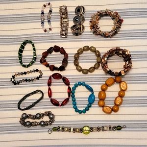 🌻BOGO 🌻Set of 15 bracelets